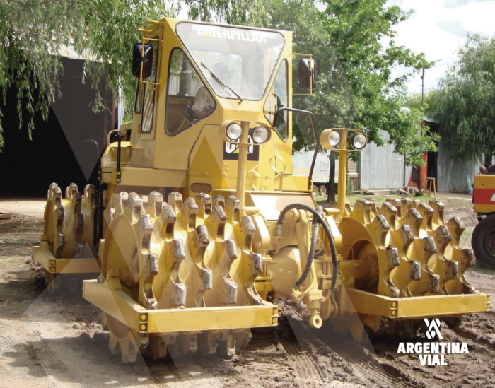 Compactador CATERPILLAR 815F (ID518) - Imagen 2