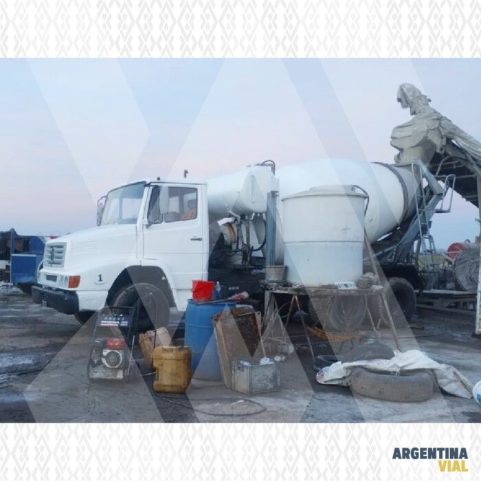 Camión con mixer MB 2318 (ID603) - Imagen 7