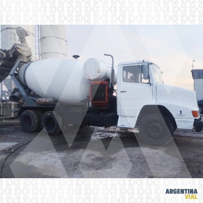 Camión con mixer MB 2318 (ID603)